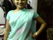 Niña India en seducir a sari