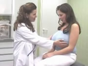 Médico de Big Tits examina paciente de Big Tits