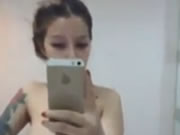 Chica Tatuada Toilet Selfie