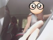 Chica asiática Selfie en coche
