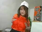 La camarera japonesa Mutou Kurea